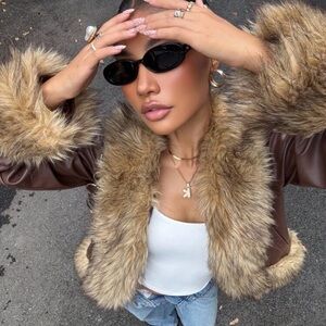 Muchica Women's Faux Fur Patchwork Long Sleeve PU Leather Jacket, Fall Winter